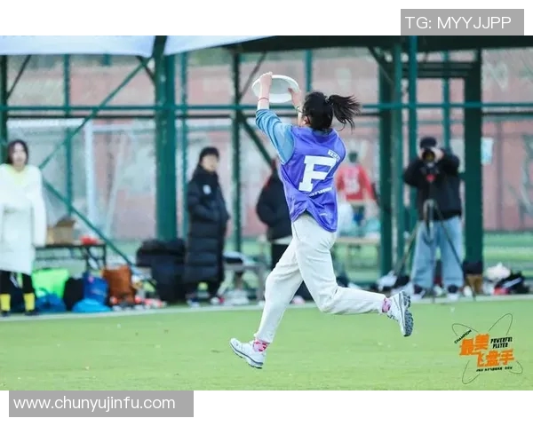 刘芳独家分享飞盘技巧与心得体会让你轻松掌握飞盘运动的乐趣与魅力 刘芳独家分享飞盘技巧与心得体会让你轻松掌握飞盘运动的乐趣与魅力