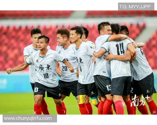 赛后分析：广州足球队与重庆足球队在比赛中的灵活战术对比与启示